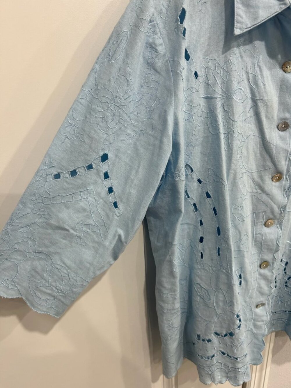Susan Graver Style Light Blue Button-Front Blouse L Back Design Cutout Country - Picture 4 of 9